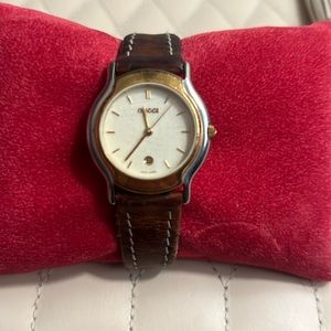 Vintage Gucci leather band watch